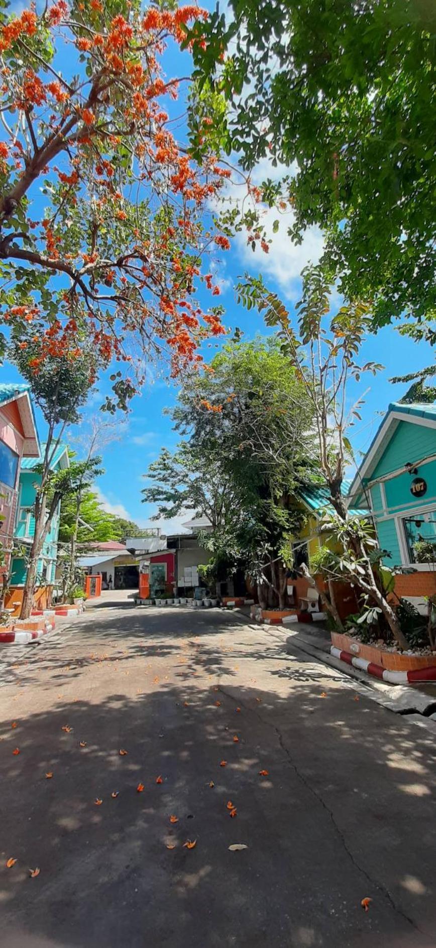 Rak Kun Resort 2 Nakhon Sawan Bagian luar foto