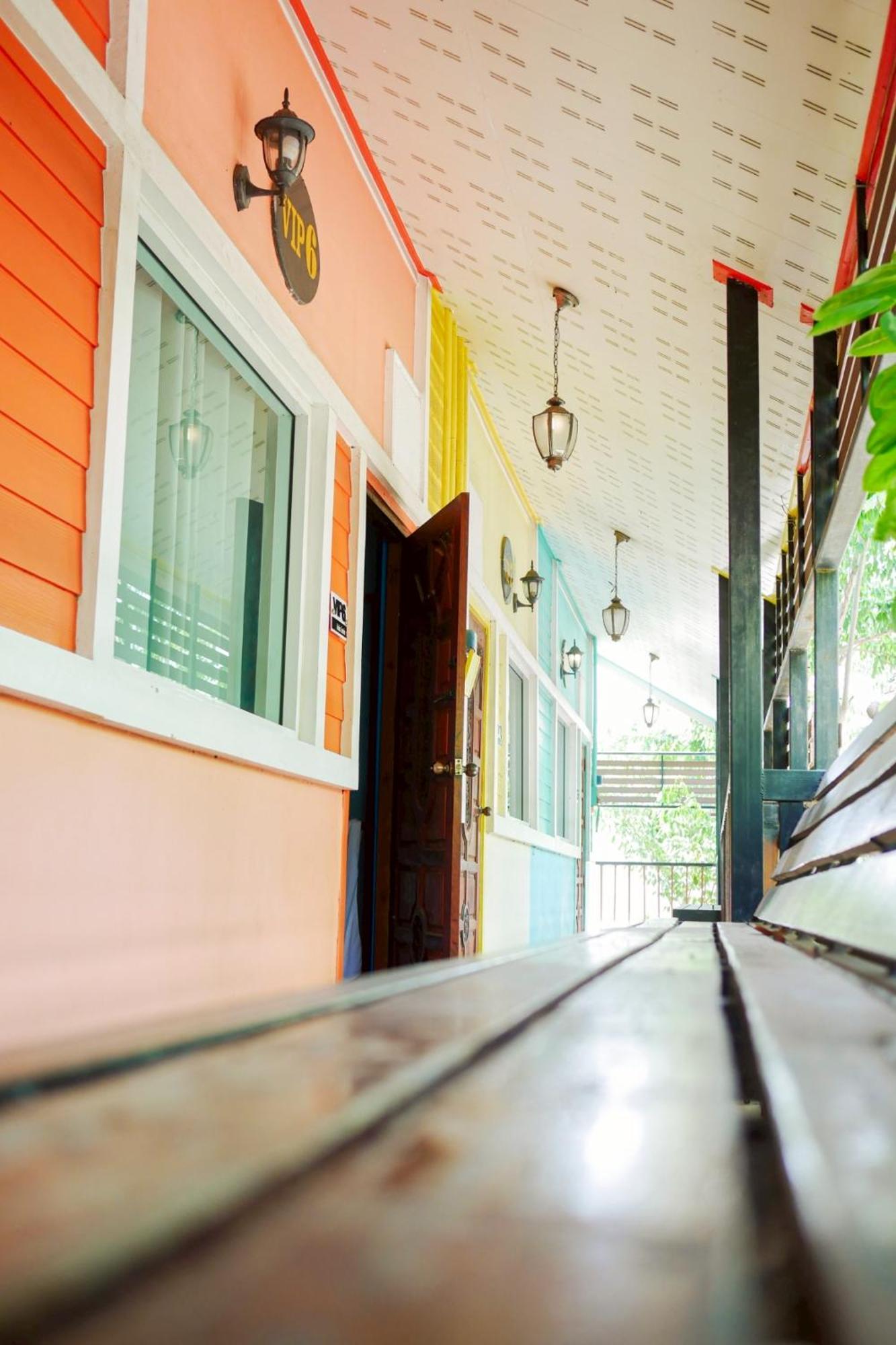 Rak Kun Resort 2 Nakhon Sawan Bagian luar foto