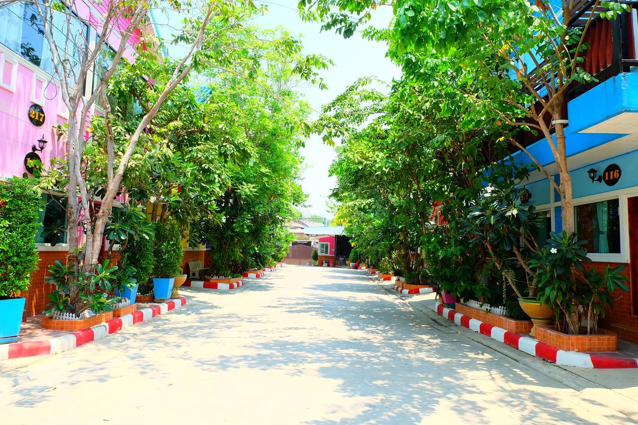 Rak Kun Resort 2 Nakhon Sawan Bagian luar foto