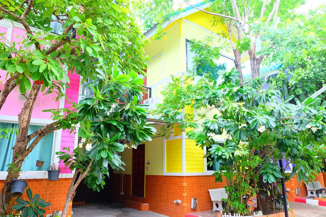 Rak Kun Resort 2 Nakhon Sawan Bagian luar foto