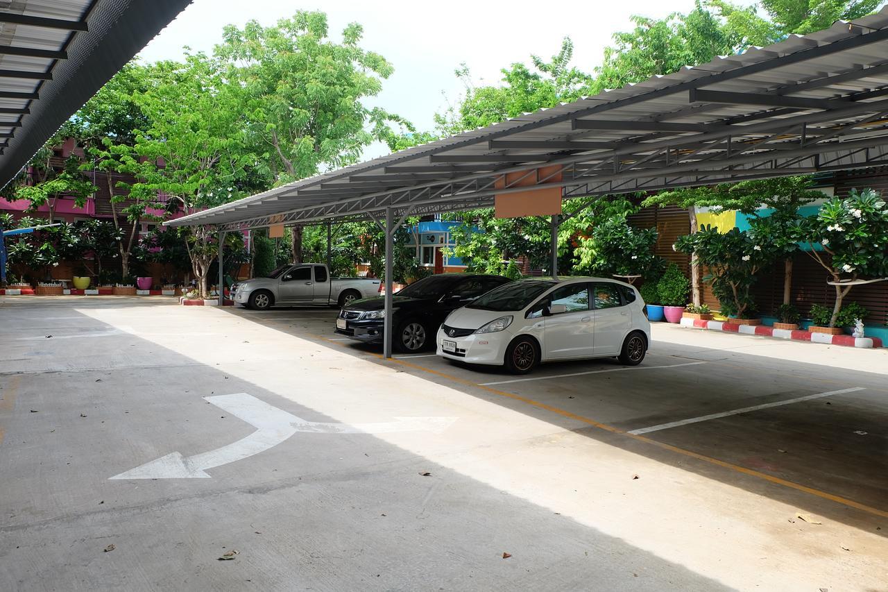 Rak Kun Resort 2 Nakhon Sawan Bagian luar foto