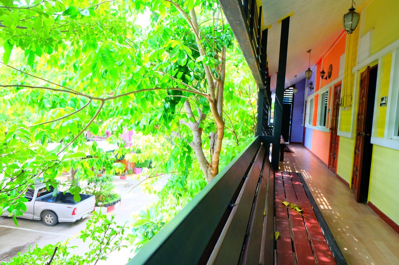 Rak Kun Resort 2 Nakhon Sawan Bagian luar foto