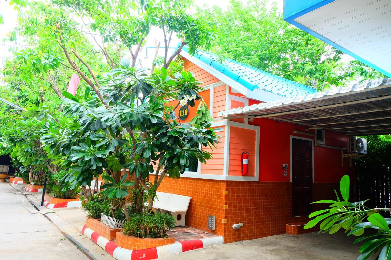 Rak Kun Resort 2 Nakhon Sawan Bagian luar foto