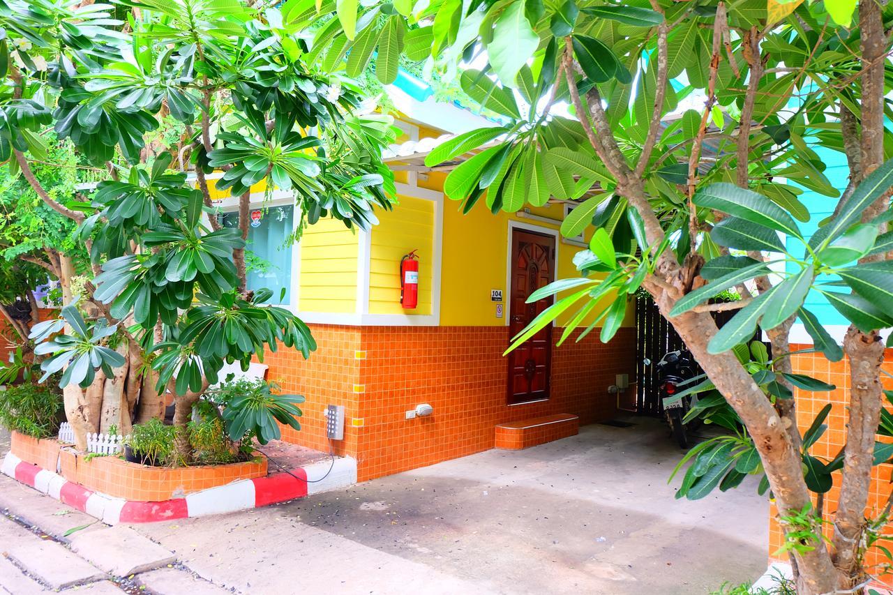 Rak Kun Resort 2 Nakhon Sawan Bagian luar foto
