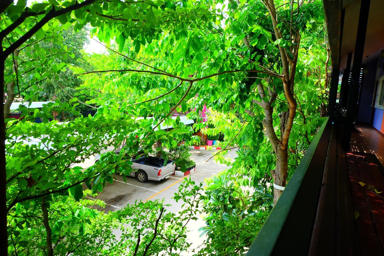 Rak Kun Resort 2 Nakhon Sawan Bagian luar foto