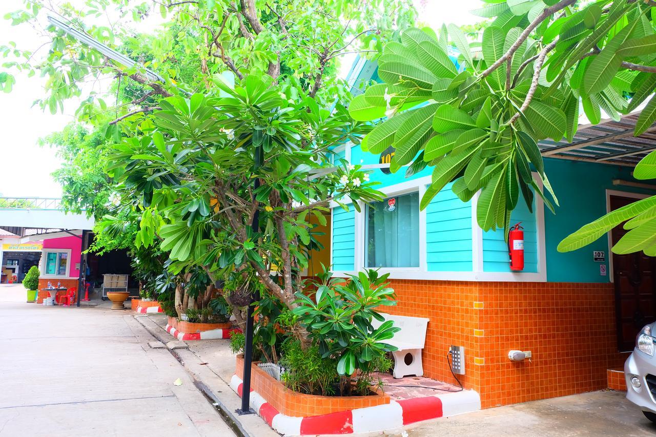 Rak Kun Resort 2 Nakhon Sawan Bagian luar foto
