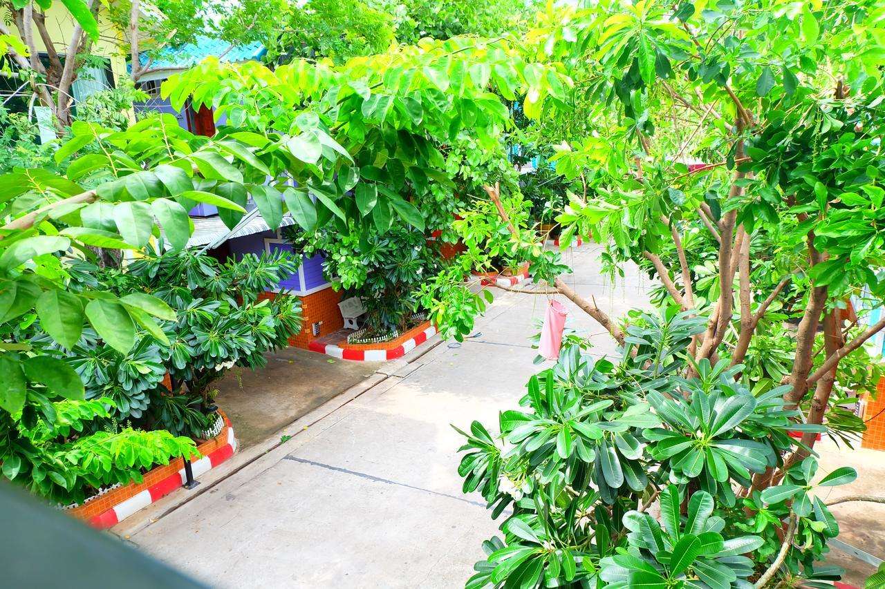 Rak Kun Resort 2 Nakhon Sawan Bagian luar foto