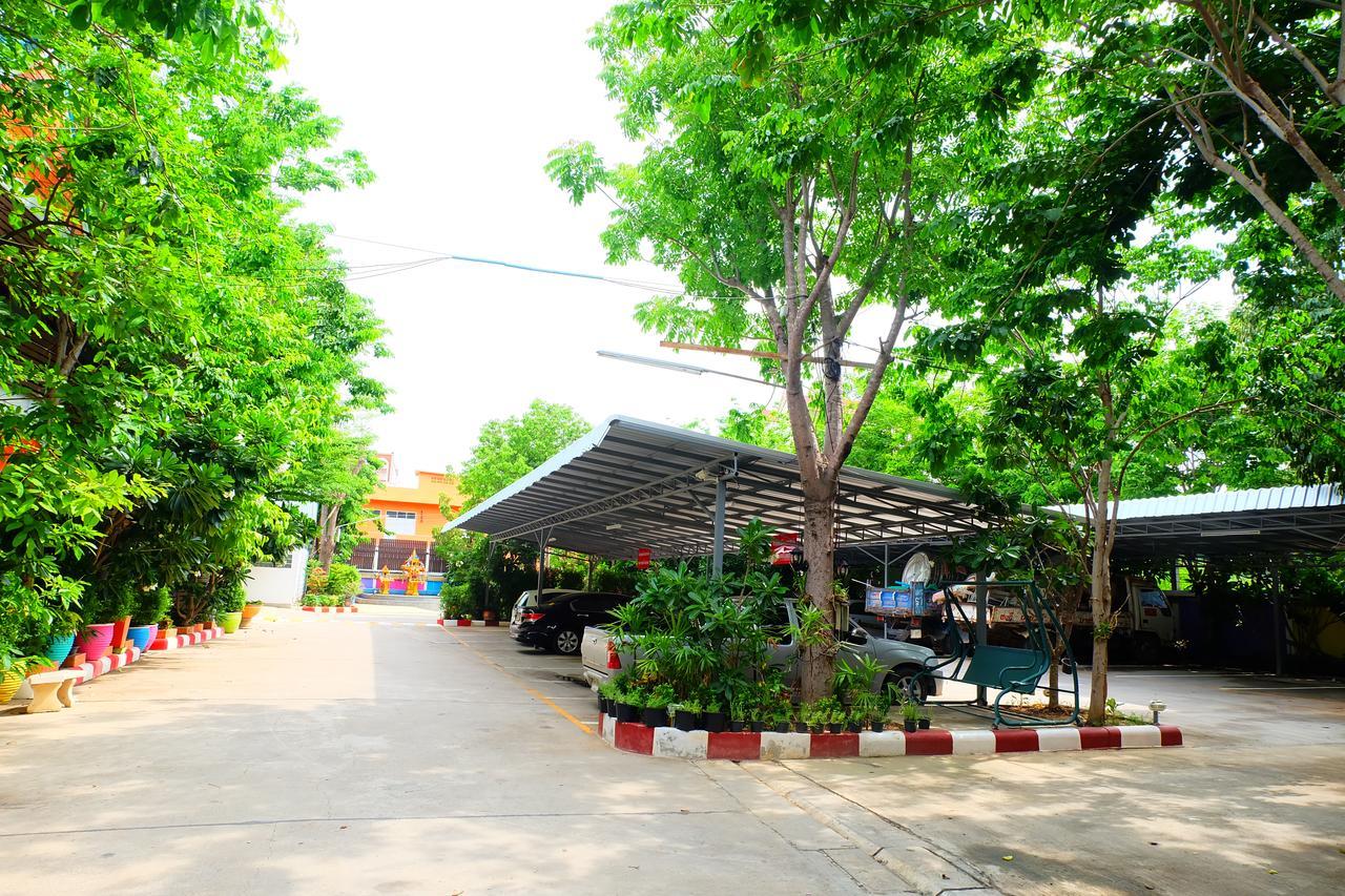 Rak Kun Resort 2 Nakhon Sawan Bagian luar foto