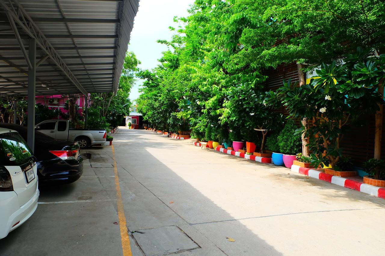 Rak Kun Resort 2 Nakhon Sawan Bagian luar foto