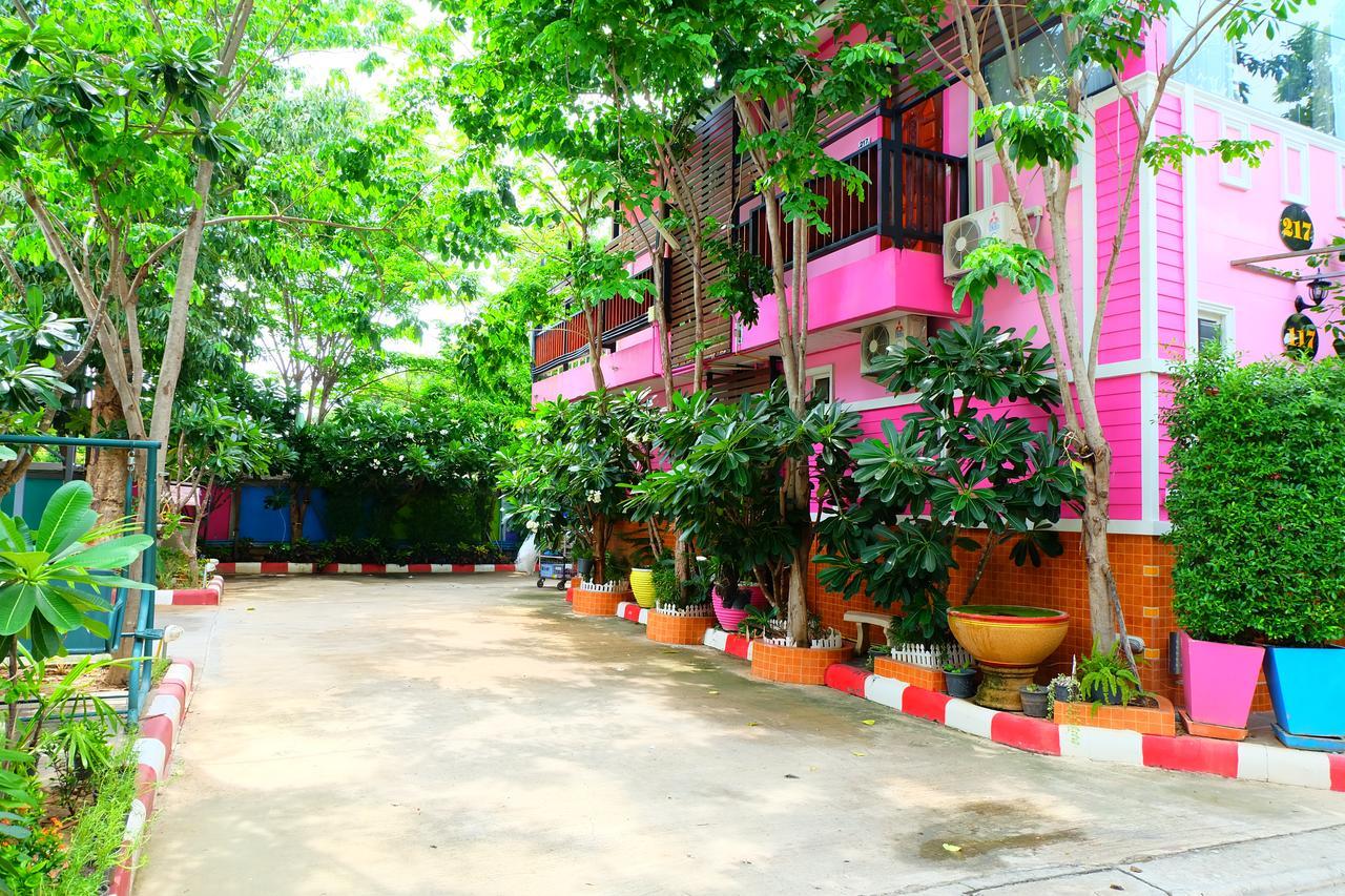 Rak Kun Resort 2 Nakhon Sawan Bagian luar foto