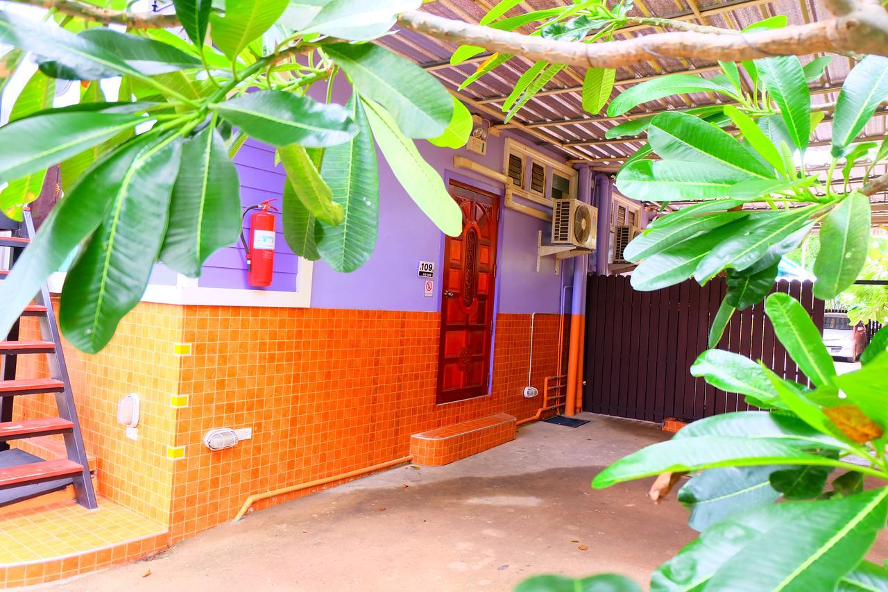 Rak Kun Resort 2 Nakhon Sawan Bagian luar foto
