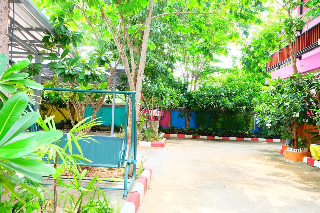 Rak Kun Resort 2 Nakhon Sawan Bagian luar foto