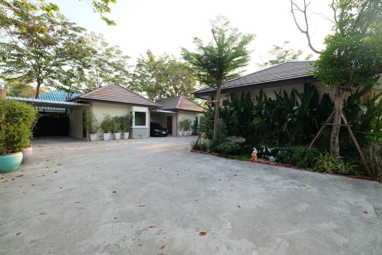 Rak Kun Resort 2 Nakhon Sawan Bagian luar foto