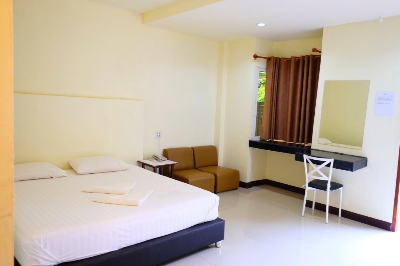 Rak Kun Resort 2 Nakhon Sawan Bagian luar foto